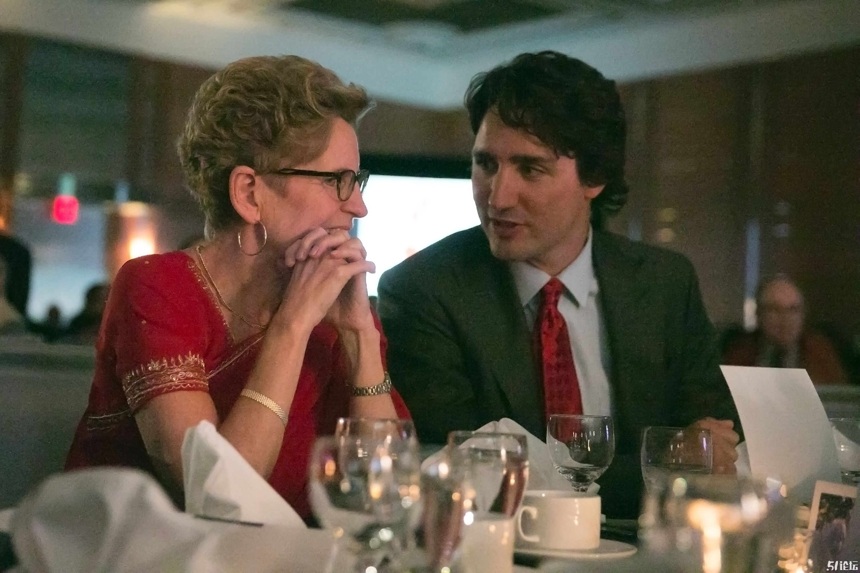 Kathleen-Wynne-and-Justin-Trudeau (1).jpg